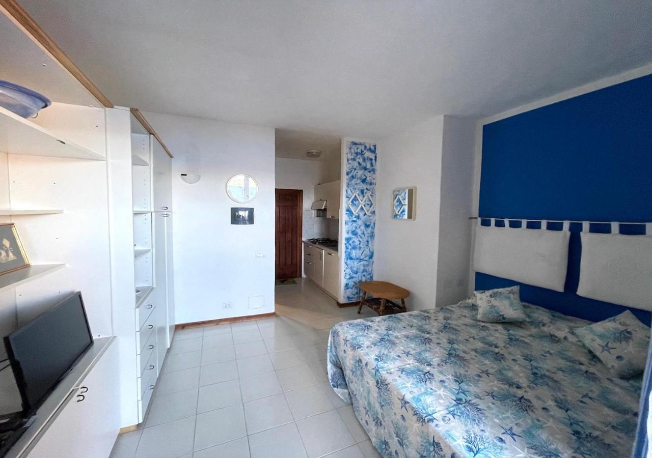 شقة San Teodoro Punta Est Delizioso Monolocale Vista Mare المظهر الخارجي الصورة